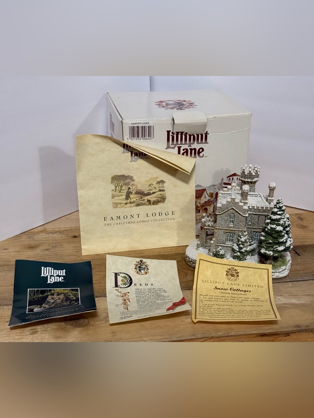 1994 Lilliput Lane Eamont Lodge Christmas Cottage Boxed w Deed Retired English